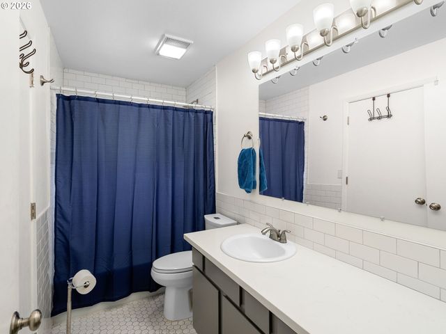 3945 PARKER Rd, West Linn, OR 97068