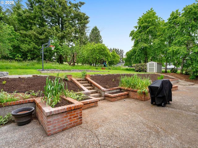 3945 PARKER Rd, West Linn, OR 97068