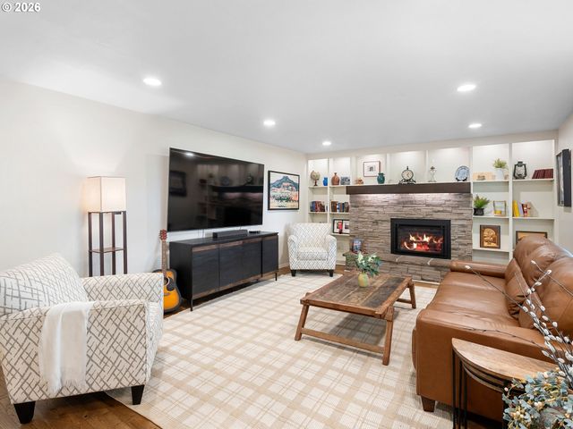3945 PARKER Rd, West Linn, OR 97068