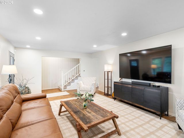 3945 PARKER Rd, West Linn, OR 97068