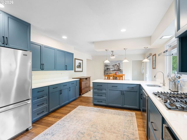 3945 PARKER Rd, West Linn, OR 97068