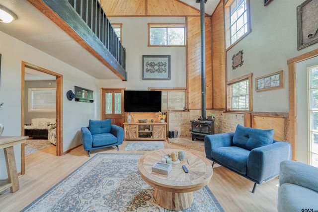 15818 Mountainview Rd, Winona, TX 75792