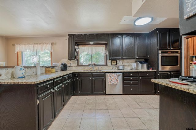 15818 Mountainview Rd, Winona, TX 75792