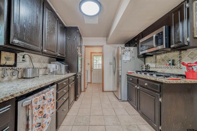 15818 Mountainview Rd, Winona, TX 75792