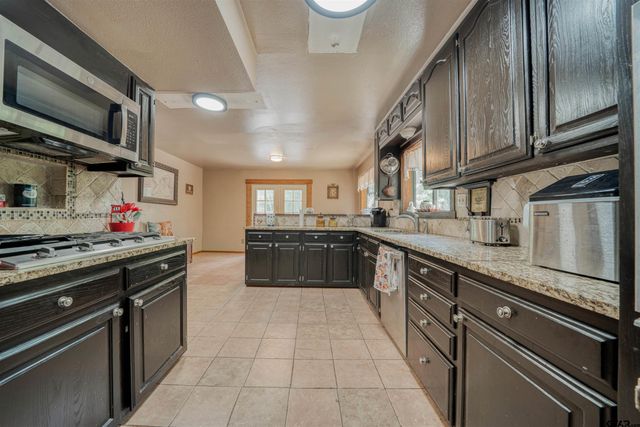 15818 Mountainview Rd, Winona, TX 75792