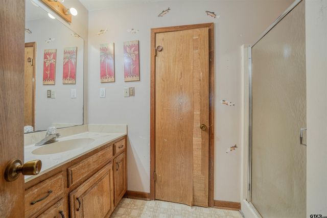 15818 Mountainview Rd, Winona, TX 75792