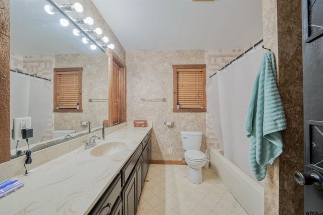 15818 Mountainview Rd, Winona, TX 75792
