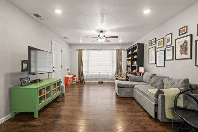 3350 Glenhaven Boulevard, Dallas, TX 75211