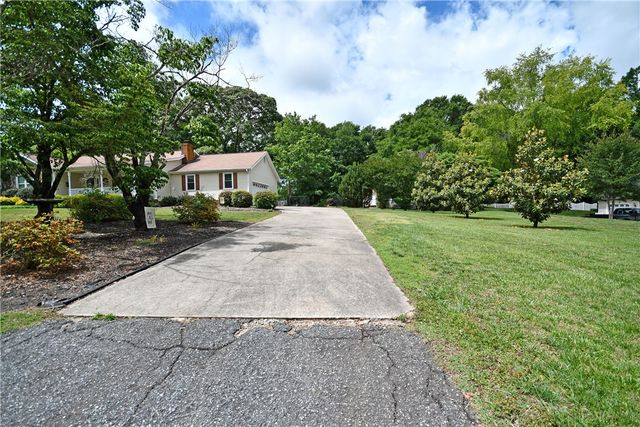 208 Sheffield Court, Easley, SC 29642