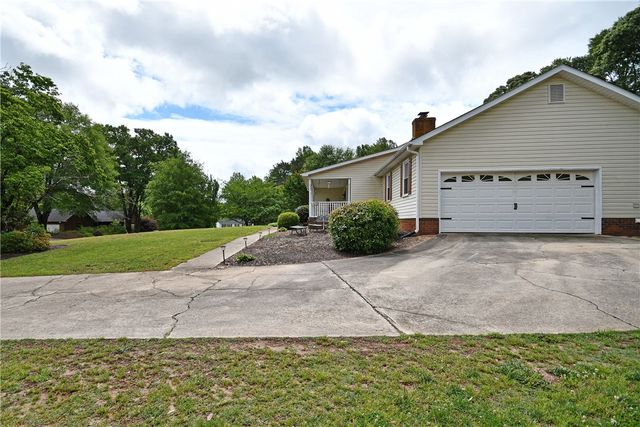 208 Sheffield Court, Easley, SC 29642