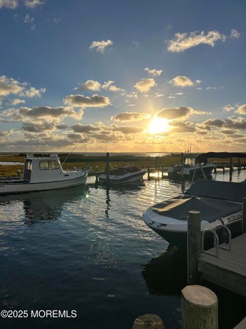 26 Bowsprit Drive, Bayville, NJ 08721