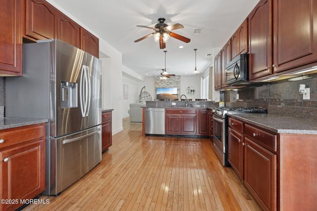 26 Bowsprit Drive, Bayville, NJ 08721