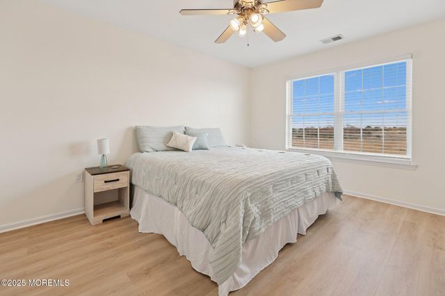 26 Bowsprit Drive, Bayville, NJ 08721