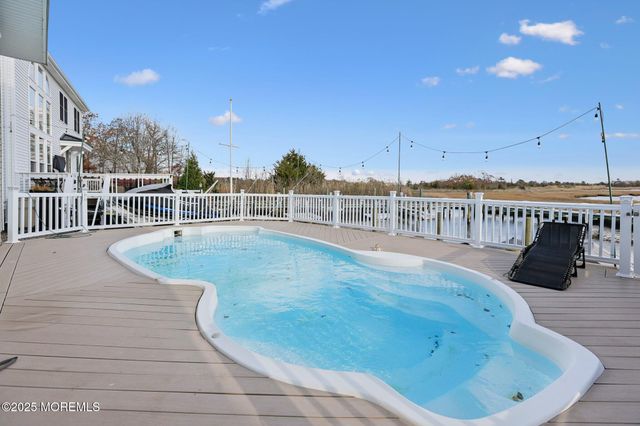 26 Bowsprit Drive, Bayville, NJ 08721