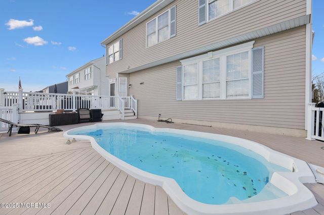 26 Bowsprit Drive, Bayville, NJ 08721