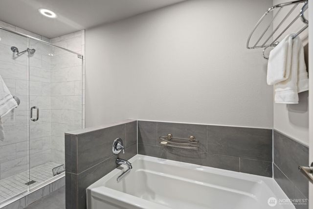 7639 SE 29th Street, Mercer Island, WA 98040