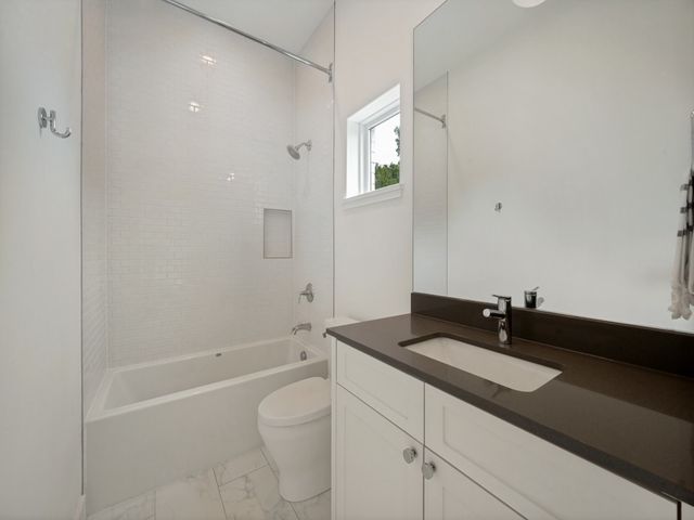 3724 W Beverly Drive, Dallas, TX 75209
