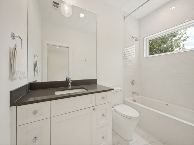 3724 W Beverly Drive, Dallas, TX 75209