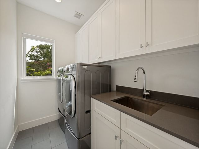 3724 W Beverly Drive, Dallas, TX 75209