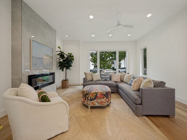 3724 W Beverly Drive, Dallas, TX 75209