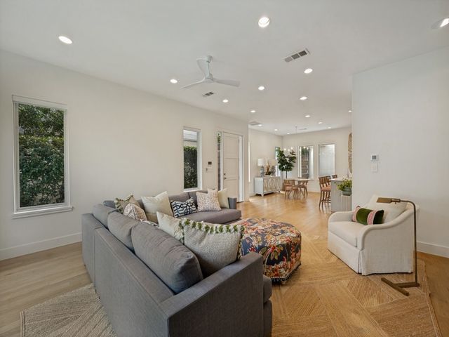 3724 W Beverly Drive, Dallas, TX 75209