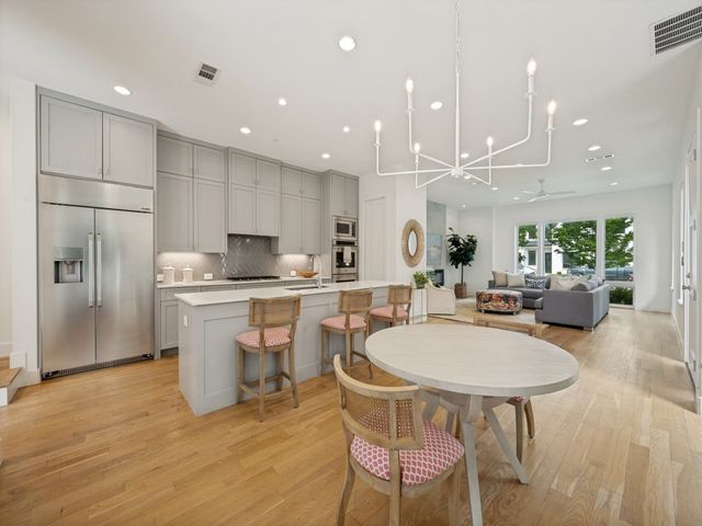 3724 W Beverly Drive, Dallas, TX 75209