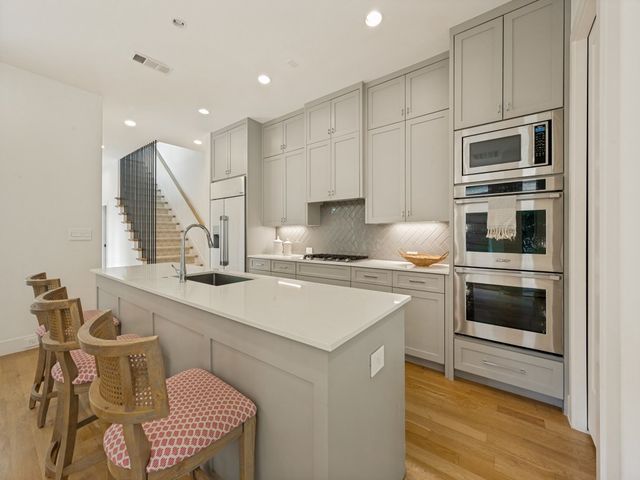 3724 W Beverly Drive, Dallas, TX 75209