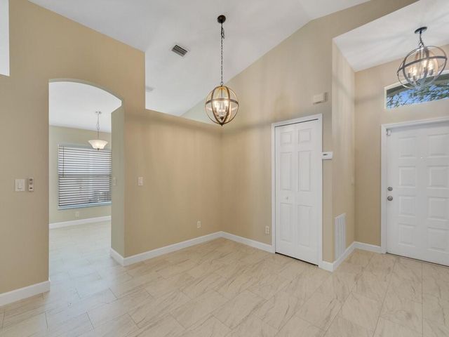 962 E 13th Square, Vero Beach, FL 32960