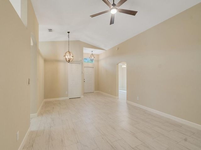 962 E 13th Square, Vero Beach, FL 32960