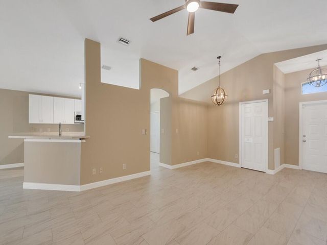 962 E 13th Square, Vero Beach, FL 32960