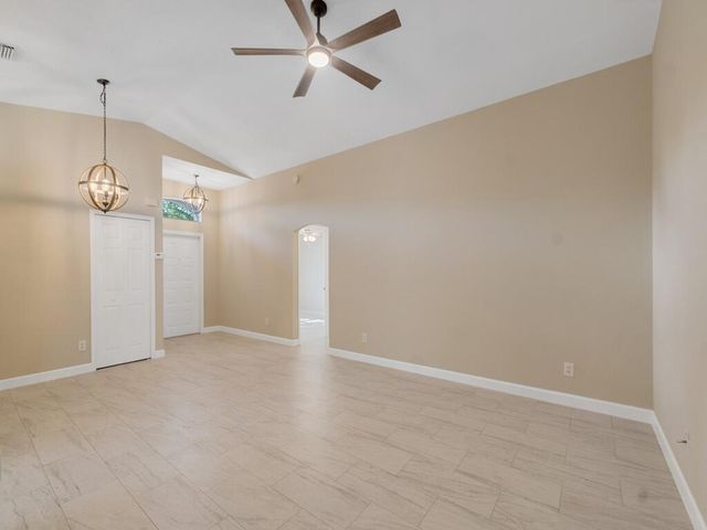 962 E 13th Square, Vero Beach, FL 32960