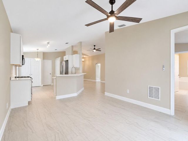 962 E 13th Square, Vero Beach, FL 32960
