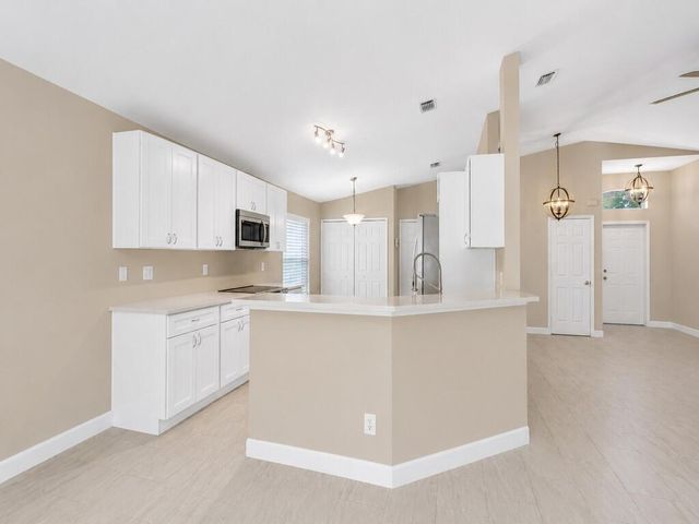 962 E 13th Square, Vero Beach, FL 32960