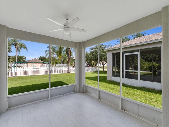 962 E 13th Square, Vero Beach, FL 32960