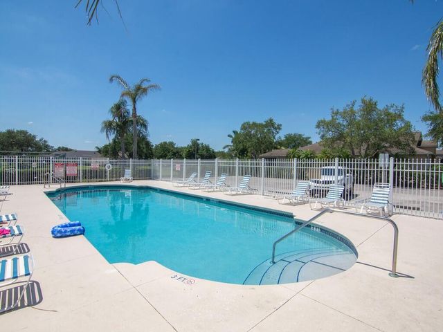 962 E 13th Square, Vero Beach, FL 32960