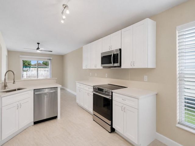 962 E 13th Square, Vero Beach, FL 32960