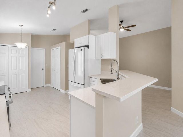 962 E 13th Square, Vero Beach, FL 32960