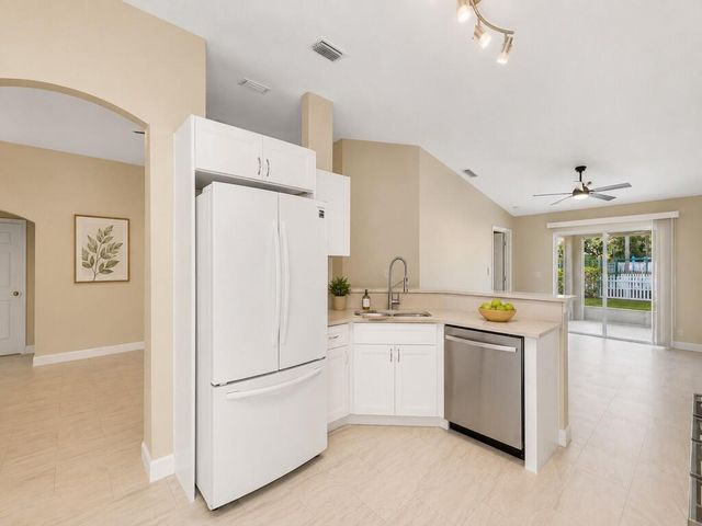 962 E 13th Square, Vero Beach, FL 32960