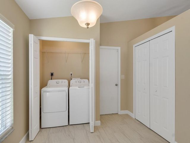 962 E 13th Square, Vero Beach, FL 32960