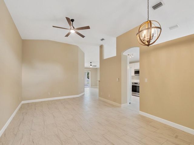 962 E 13th Square, Vero Beach, FL 32960