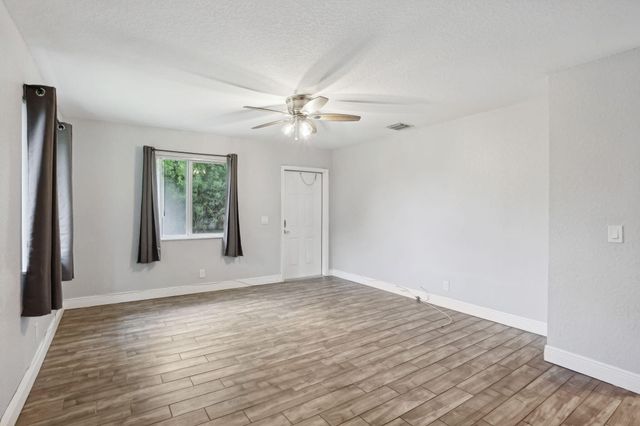 2227 NE 3rd Avenue 2, Delray Beach, FL 33444