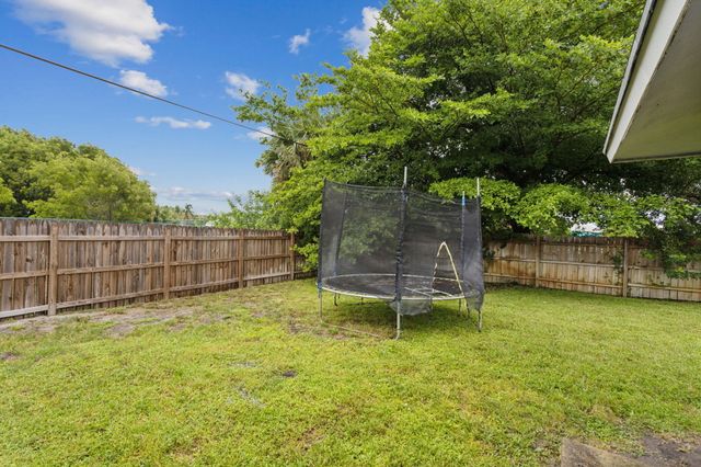 2227 NE 3rd Avenue 2, Delray Beach, FL 33444