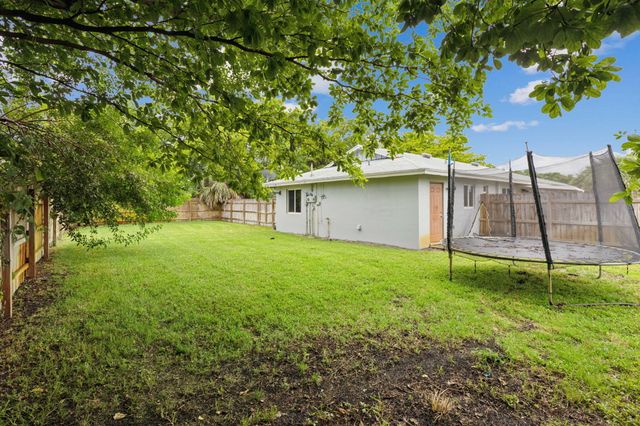 2227 NE 3rd Avenue 2, Delray Beach, FL 33444