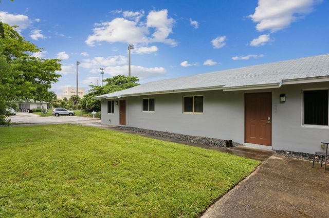 2227 NE 3rd Avenue 2, Delray Beach, FL 33444