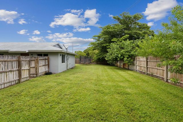 2227 NE 3rd Avenue 2, Delray Beach, FL 33444