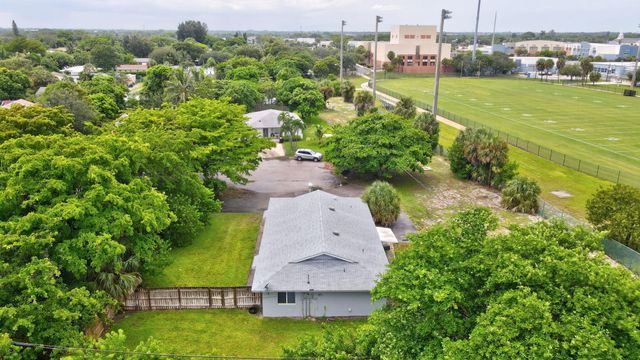 2227 NE 3rd Avenue 2, Delray Beach, FL 33444