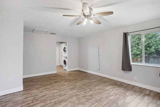 2227 NE 3rd Avenue 2, Delray Beach, FL 33444