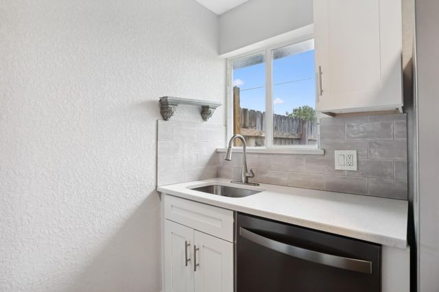 2227 NE 3rd Avenue 2, Delray Beach, FL 33444