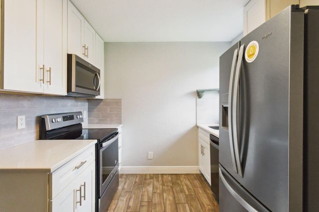 2227 NE 3rd Avenue 2, Delray Beach, FL 33444