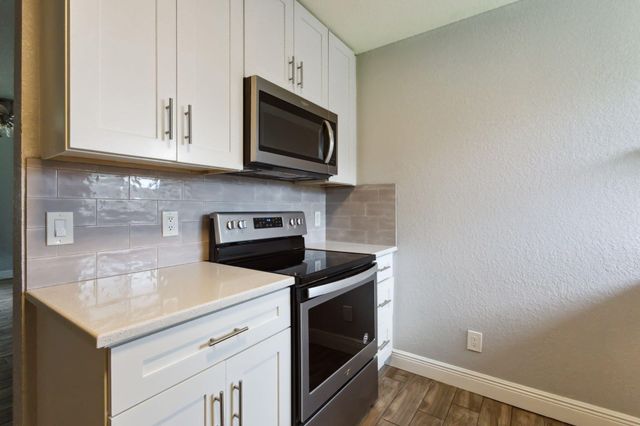 2227 NE 3rd Avenue 2, Delray Beach, FL 33444